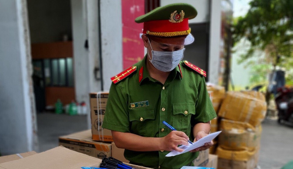 Đà Nẵng: Tạm giữ lô hàng hơn 5000 sản phẩm hàng hóa nghi nhập lậu